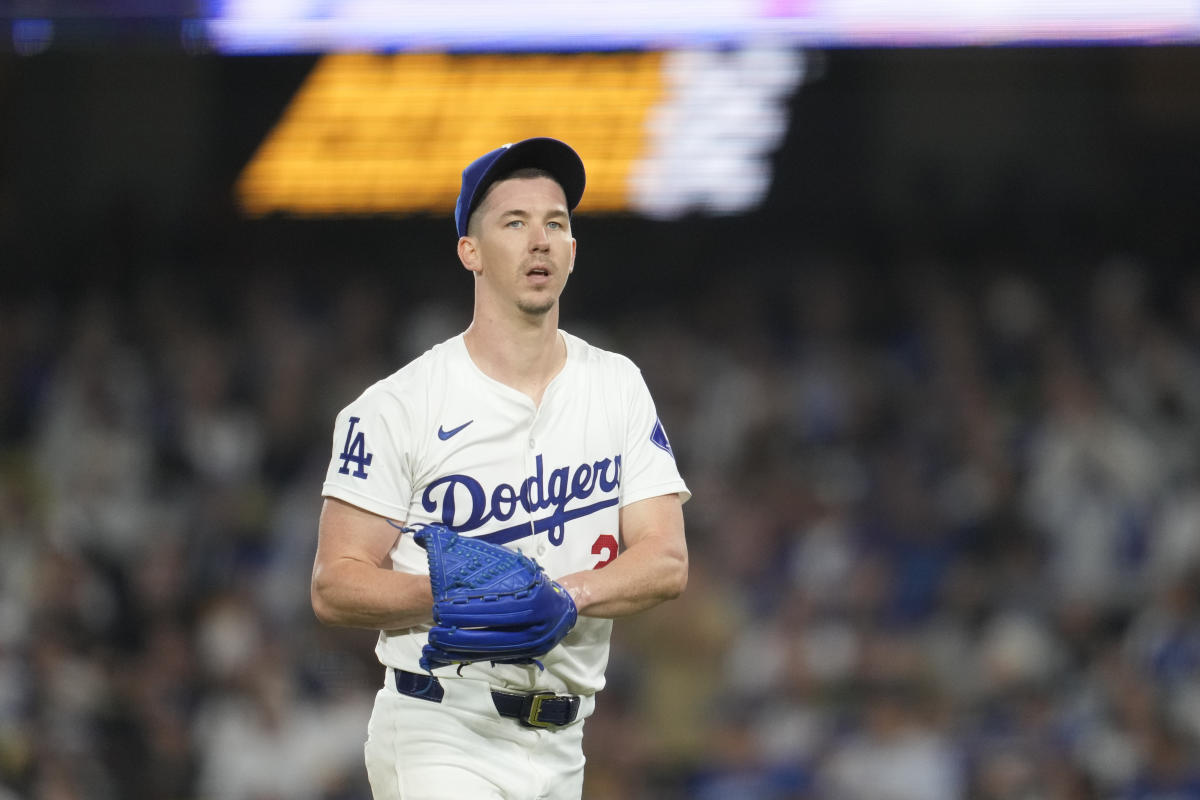 Asaltantes arrancaron el reloj del brazo del lanzador de los Dodgers, Walker Buehler, dice la policía