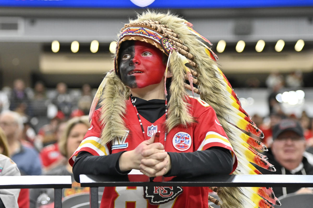 Deadspin pierde intento de desestimar la demanda por difamación por un artículo que acusa a un joven fanático de los Chiefs de racismo