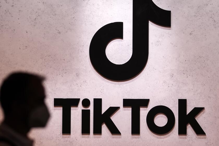 Abogado. El general Rob Bonta presenta una demanda contra TikTok por explotar a usuarios jóvenes