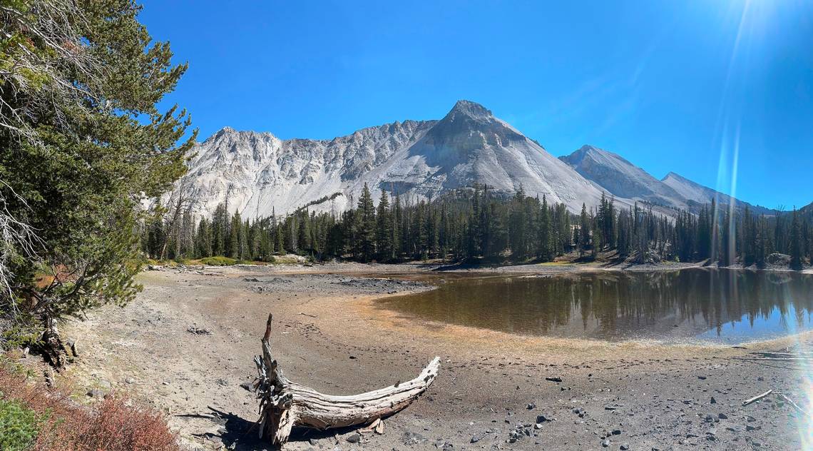 ¿Por qué se está secando este lago de alta montaña de Idaho? Lamentablemente, es probable que sea un culpable familiar.