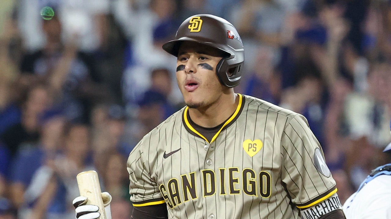 Dave Roberts, de los Dodgers, cree que Manny Machado le lanzó la pelota en el dugout 'con intención' después de un video 'inquietante'