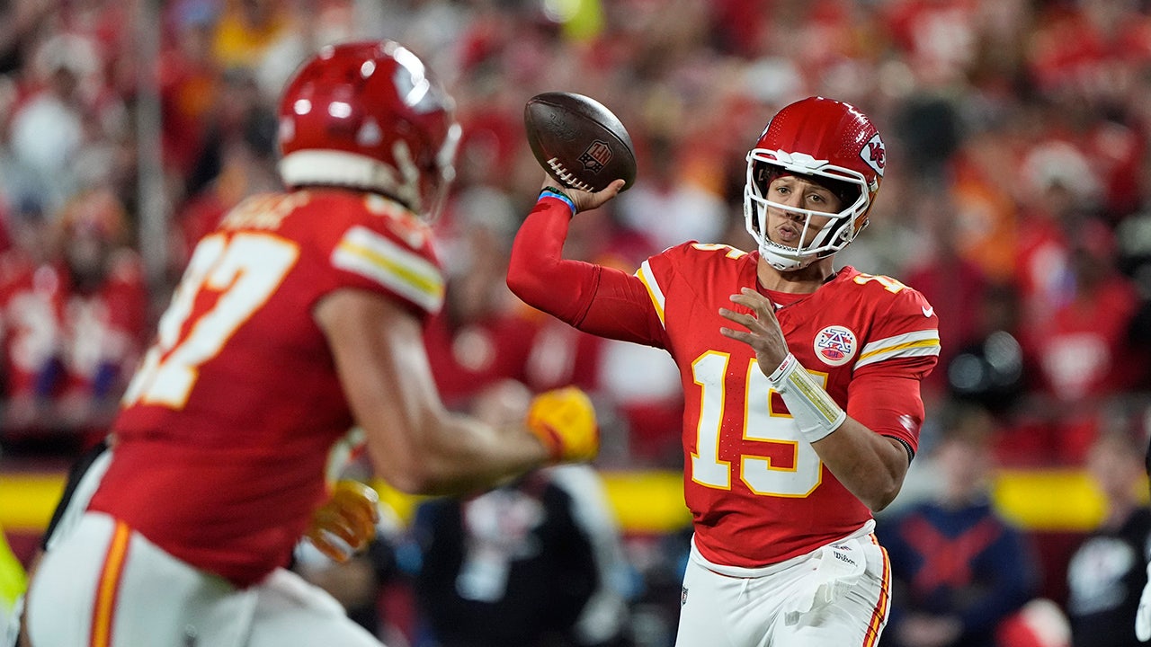 Patrick Mahomes lanza para más de 300 yardas mientras los Chiefs permanecen invictos con la victoria sobre los Saints